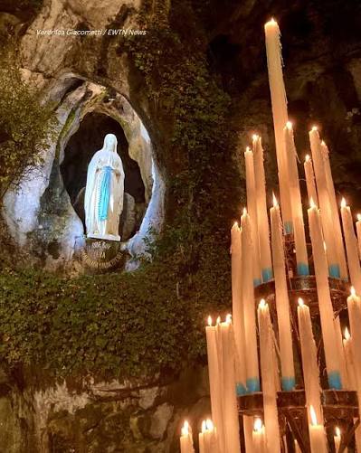 Cirio directamente en la Gruta de Lourdes